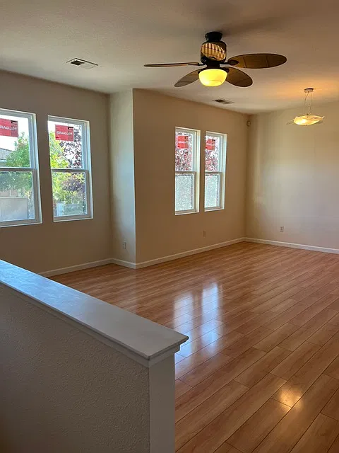 578 Thornton St — Photo 2