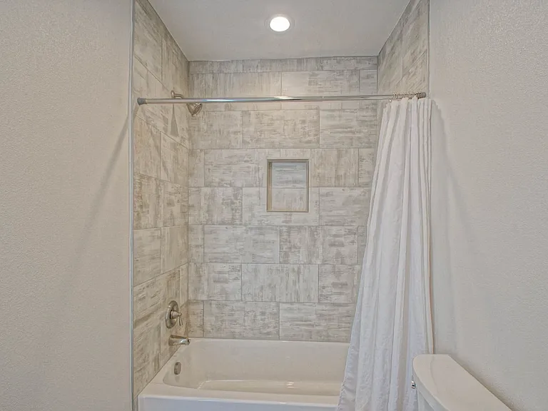 307 Bayview Dr — Photo 37