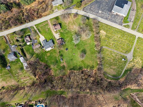 5th image of 1640 Ridge Rd