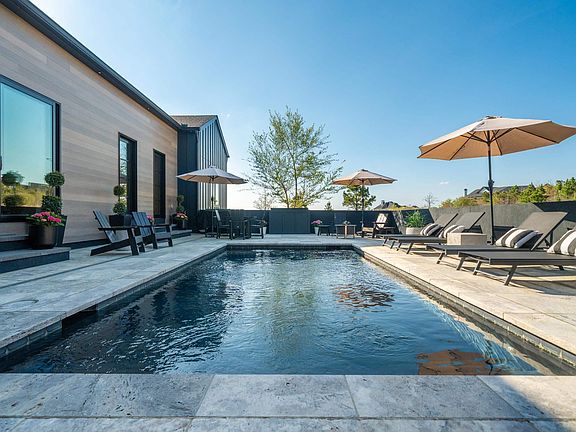 4th image of 20 Waterview Garden Ln