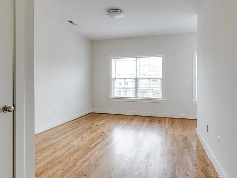 309 W 13th St #B — Photo 8