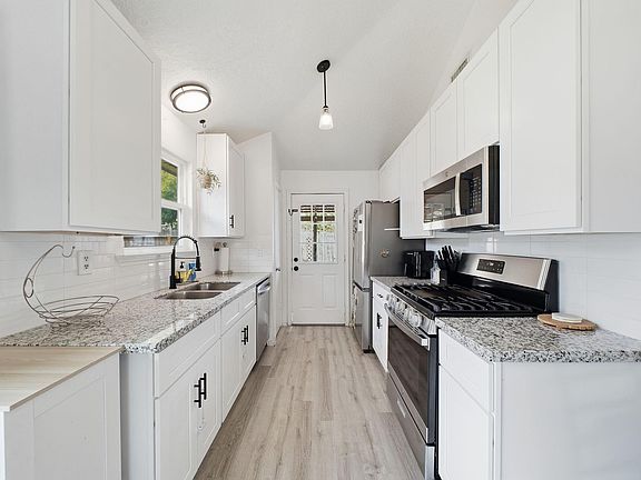 5th image of 9106 Goodmeadow Dr