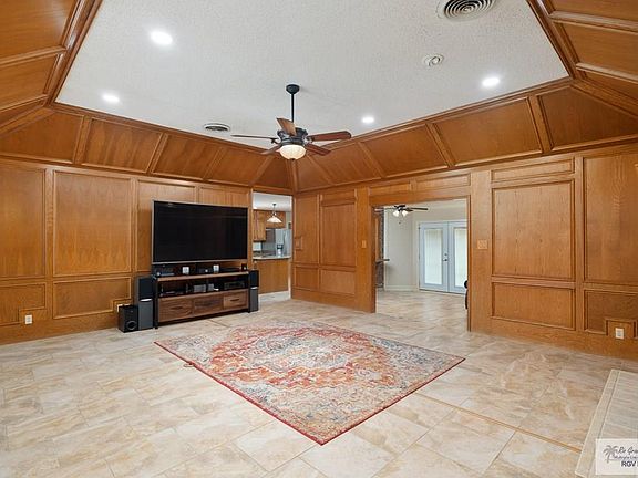 3rd image of 2913 Cypress Dr