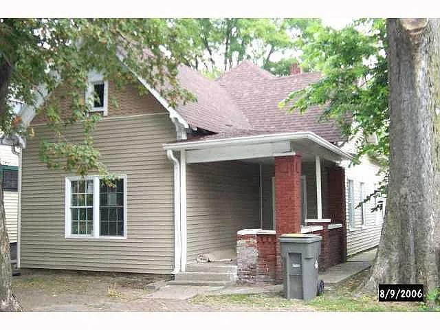 1602 E Market St photo 1