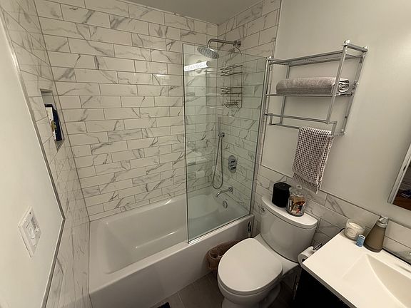 4th image of 411 W Ontario St APT 528