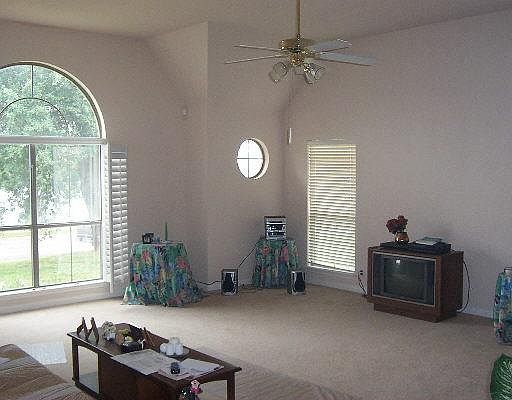 4th image of 499 MATTHEWS AVE