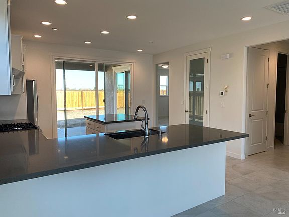 4th image of 2418 Park Place