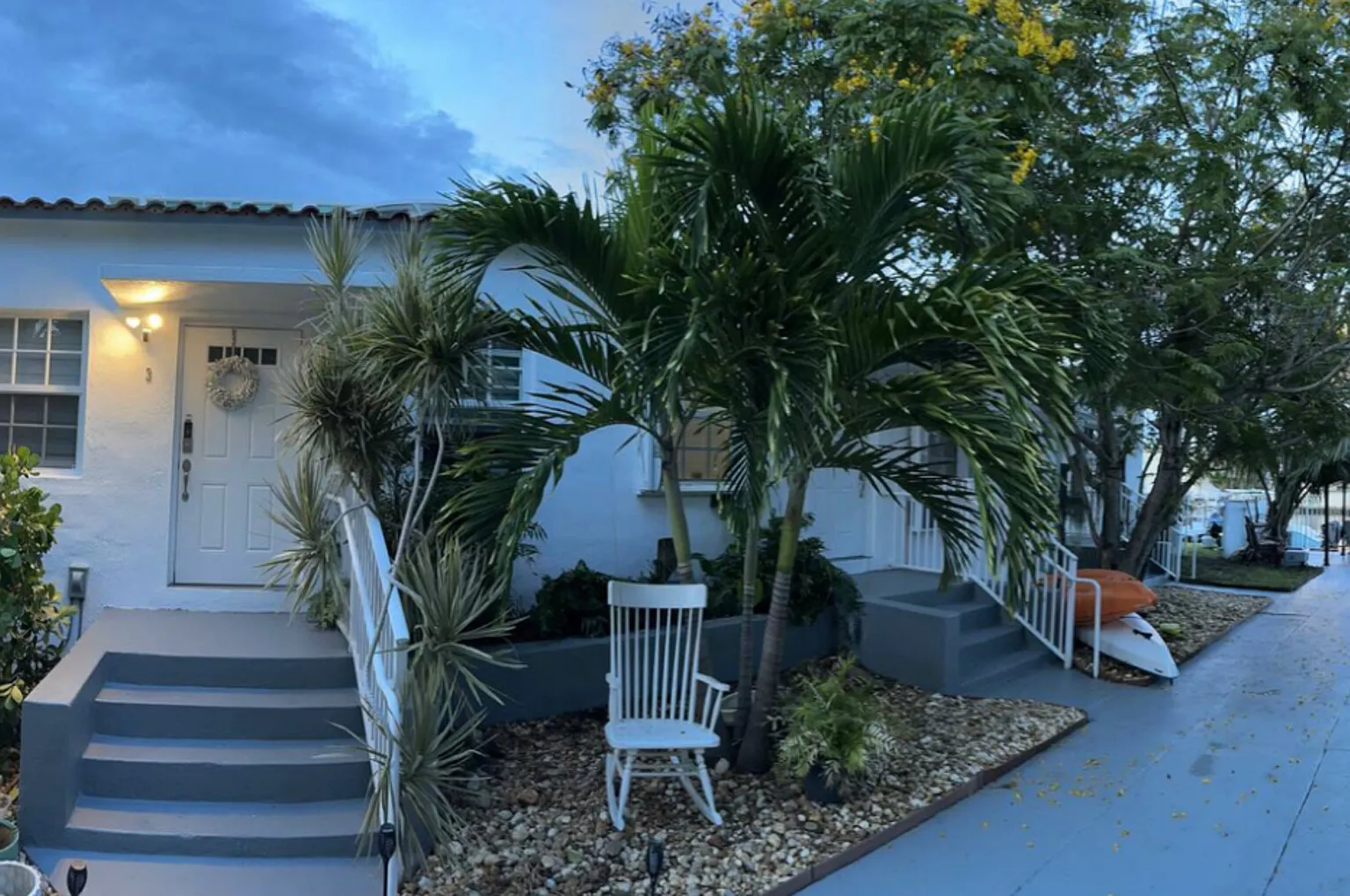 Oceanfront Blue Retreat — Photo 4