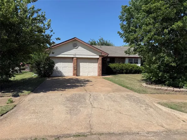 708 Wilkinson Dr, Moore, OK 73160