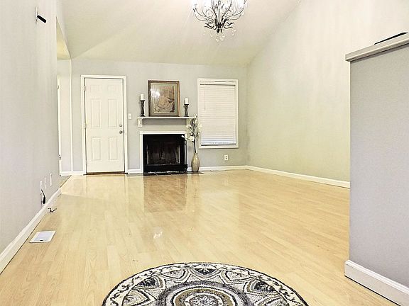 2nd image of 1233 Woodbridge Dr