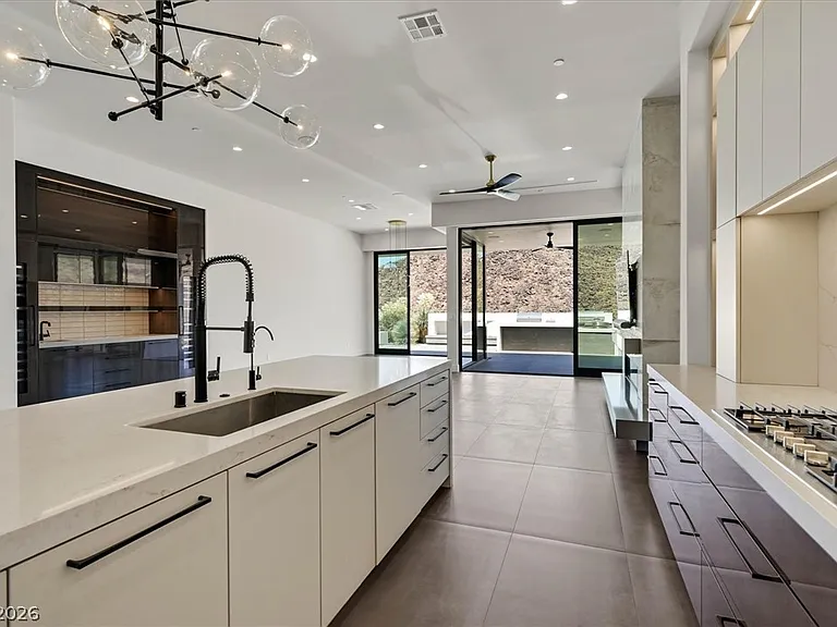 692 Scenic Cliff Dr — Photo 12