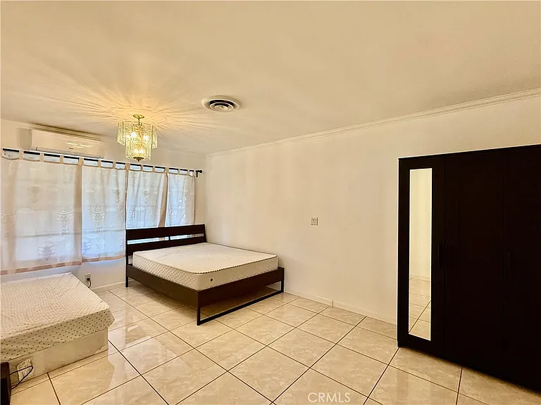 1712 Walnut St — Photo 11