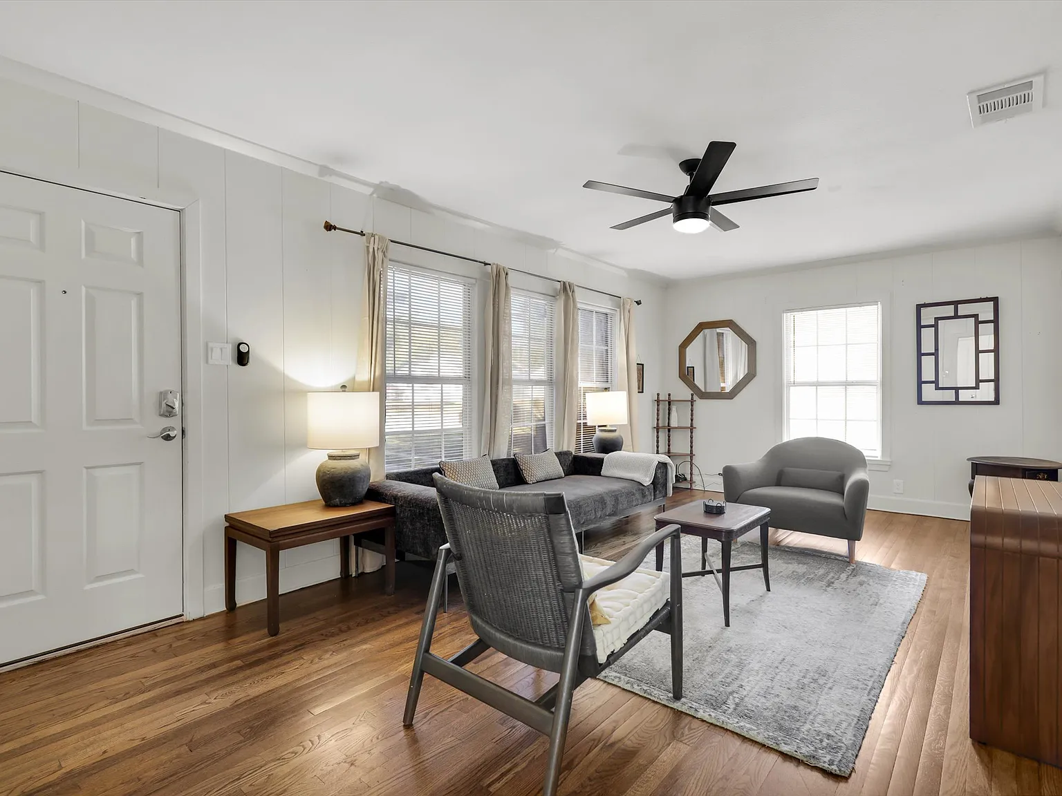 2 bed, 924 sqft, $1,700 — Photo 3