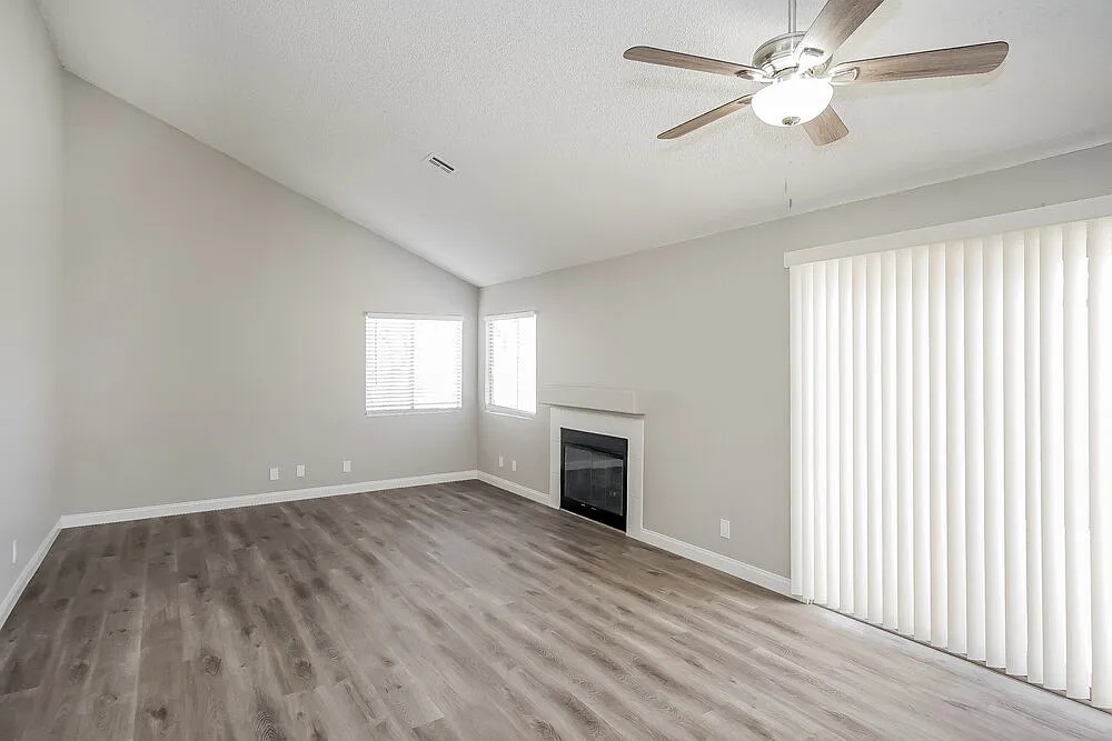 3 bed, 2.0 bath, 1337 sqft, $2,175 — Photo 3