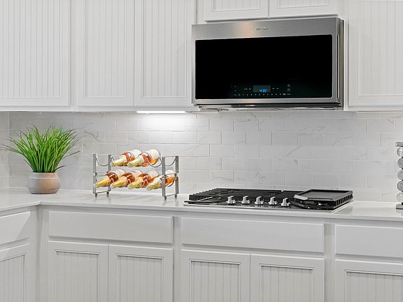 Kitchen tile backsplash