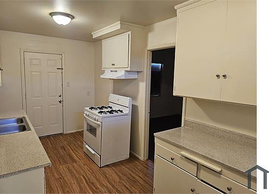 1st image of 1383 Oak St APT A
