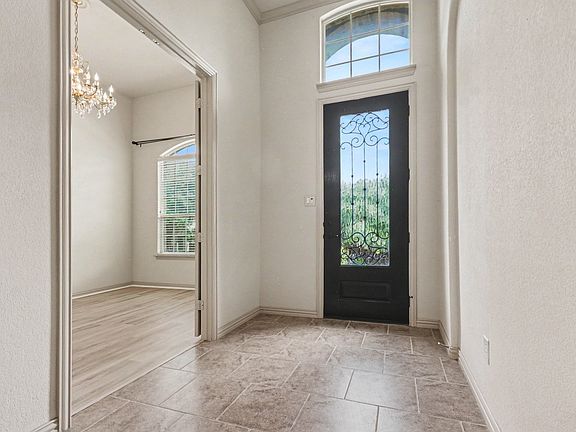 4th image of 224 Carrington Ln