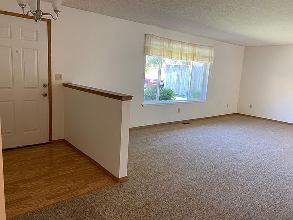 Entry / Living room