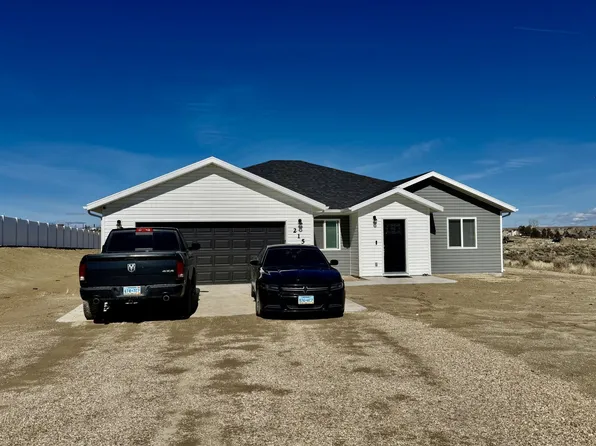 215 Spring Creek Pkwy, Spring Creek, NV 89815