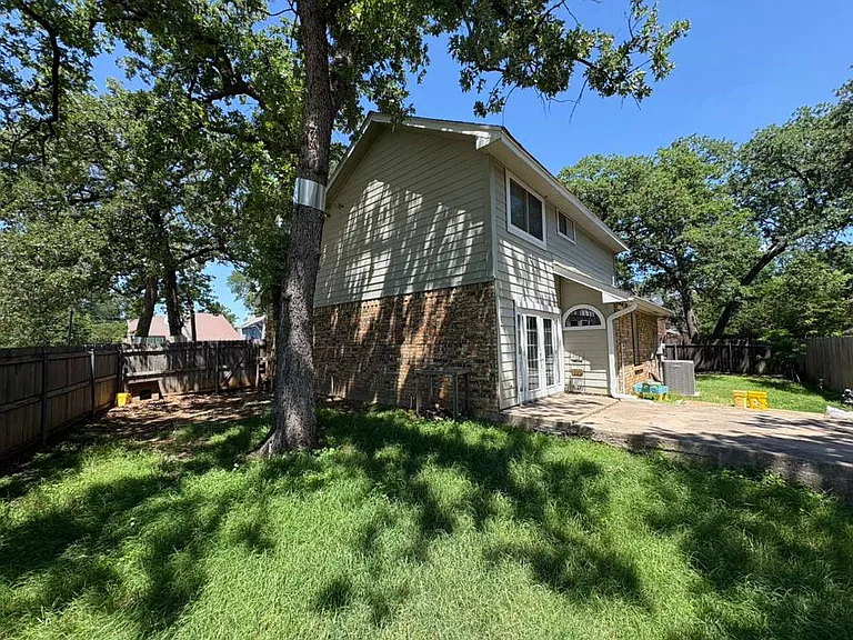 500 Holliday Ln — Photo 16