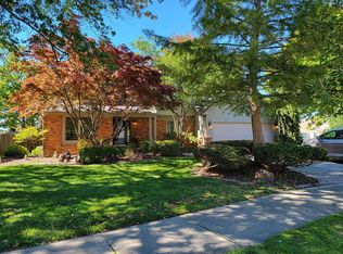 3803 Hawthorne Dr, Troy, MI 48083