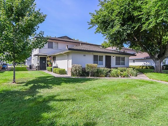 3rd image of 9524 Emerald Park Dr APT 1
