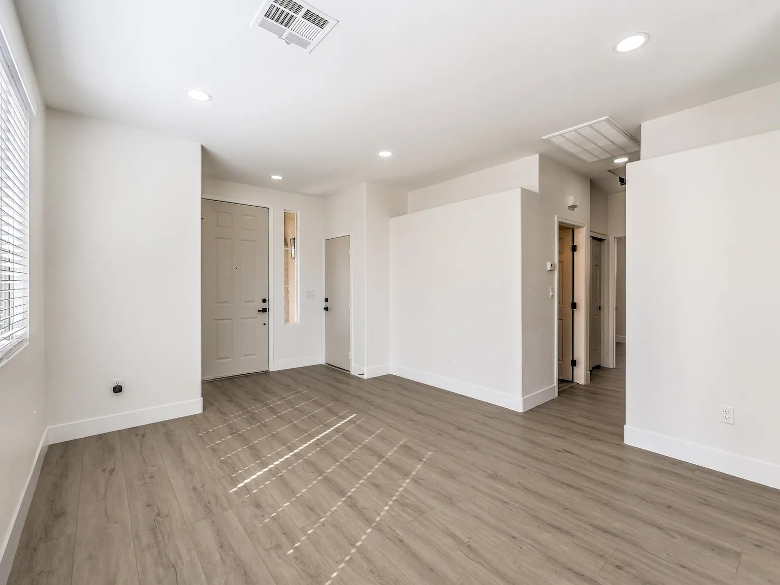 3 bed, 1317 sqft, $3,650 — Photo 3