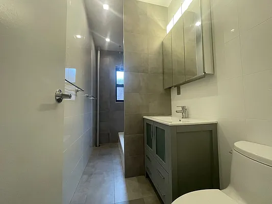 Rented by Zuz Realty | media 14