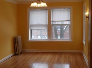 7031 N Ridge Blvd, Chicago, IL 60645