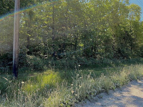 3rd image of 5 Pinnacle Lake Rd