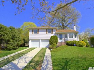 7 Sylvan Rd, Smithtown, NY 11787