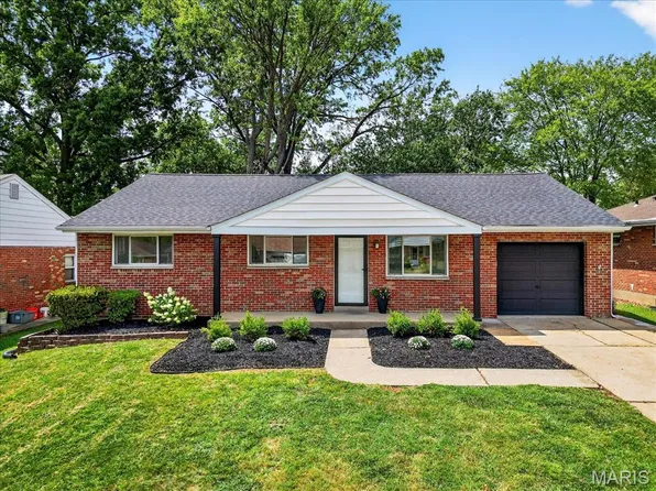 1913 Hurstgreen Dr, Saint Louis, MO 63114