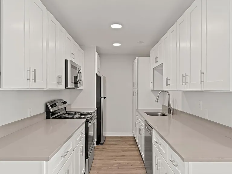 Nassau Heights — Photo 3