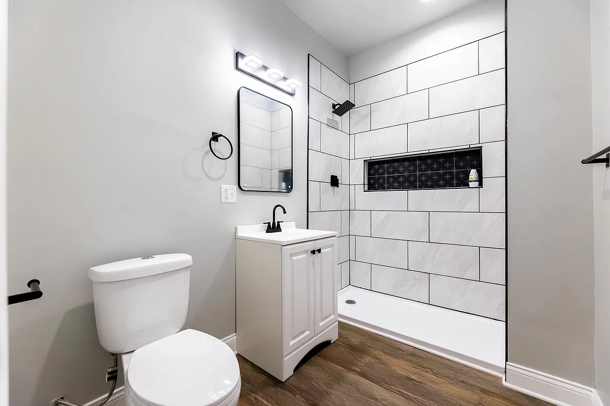 Building Photo - 7917 S Ellis Ave #1