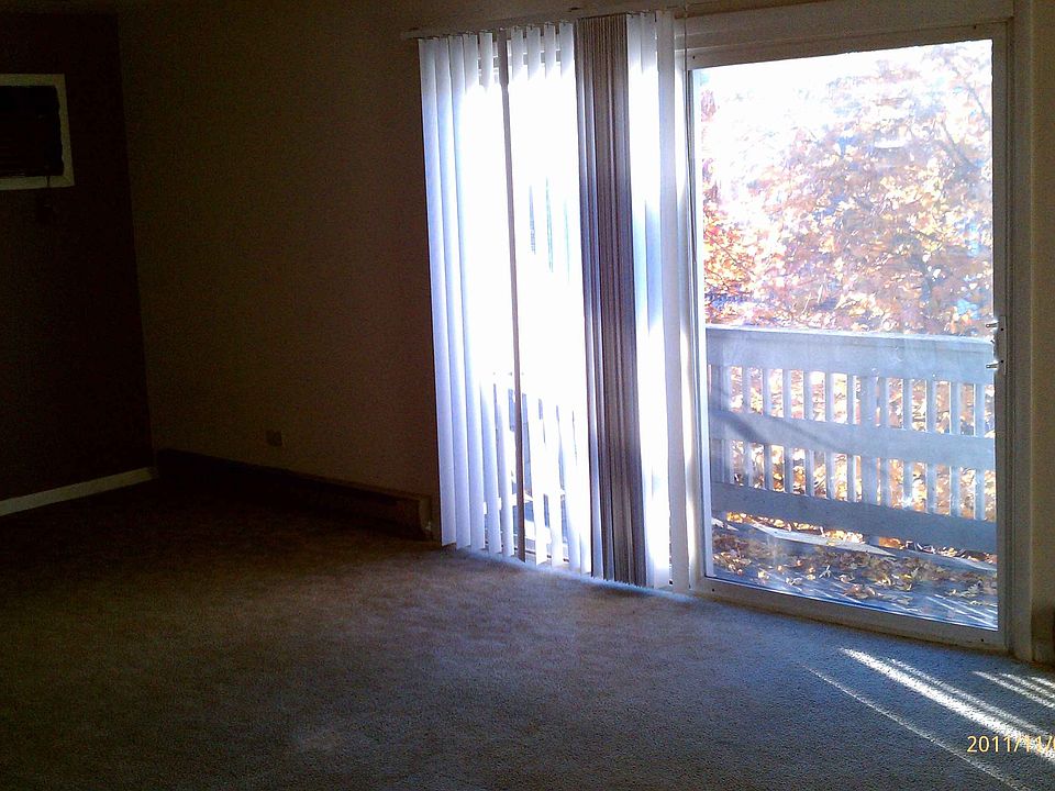 2nd image of 896 Gettysburg Dr APT 6