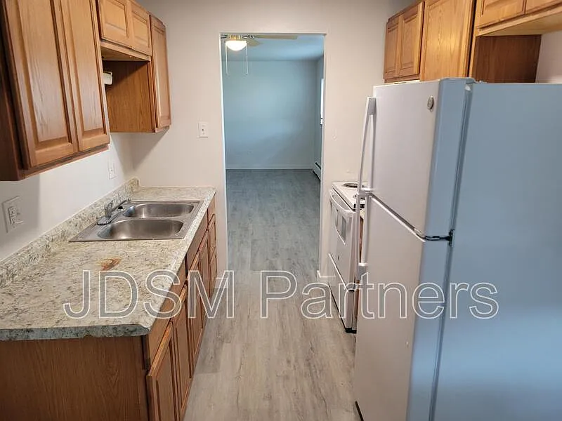 2 bed, 1.0 bath, 925 sqft, $1,150 — Photo 3