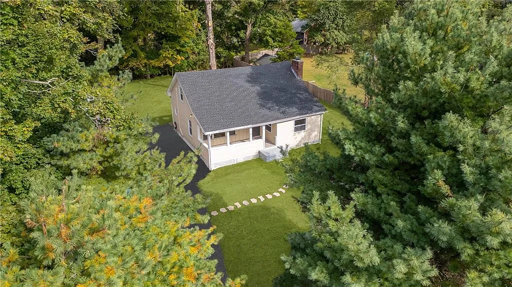 3 bed, 1.0 bath, 1424 sqft, $3,500 — Photo 3