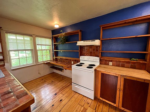 2nd image of 1324 Muscatine Ave