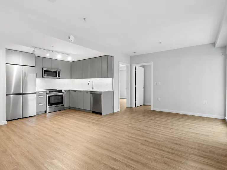3435 Sawmill Cres — Photo 44
