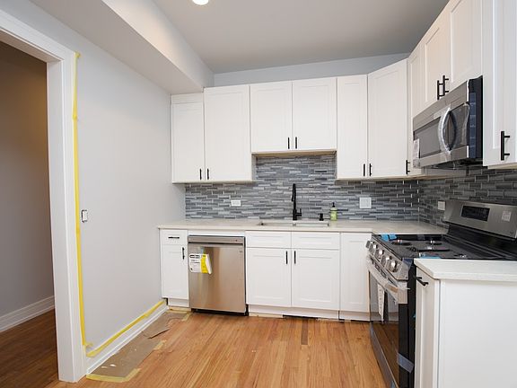4th image of 4948 N Albany Ave #3