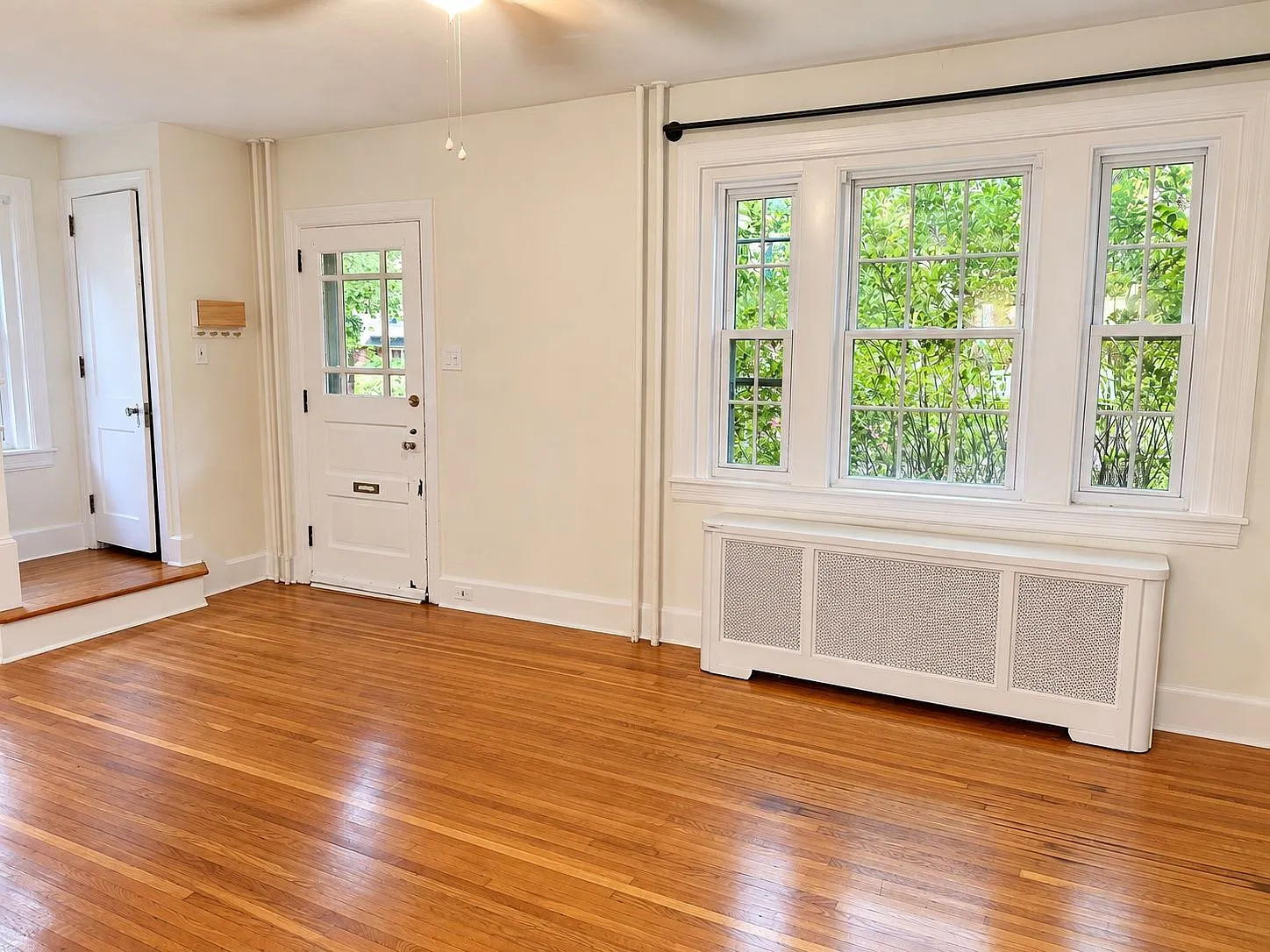 4 bed, 1.5 bath, 1848 sqft, $2,200 — Photo 2