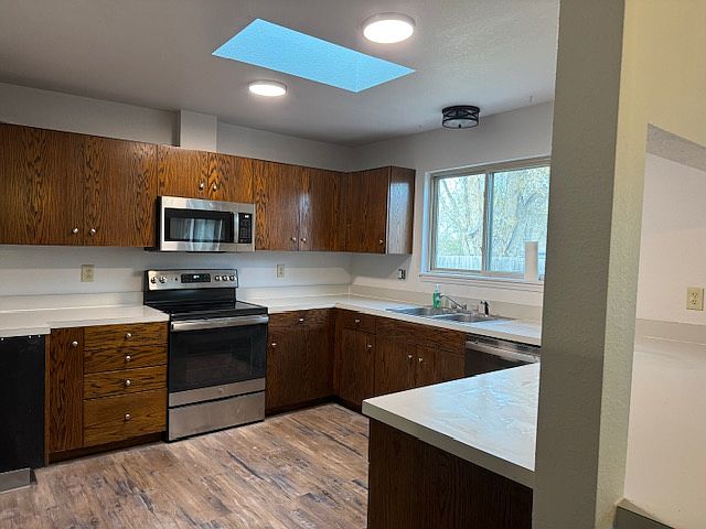 Large Kitchen, New Appliances