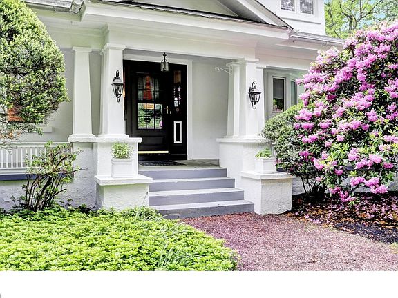 3rd image of 889 Lawrenceville Rd