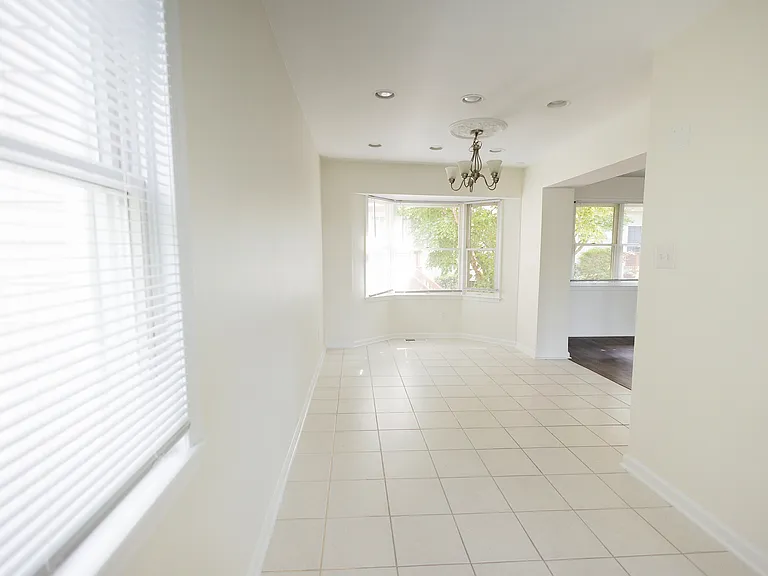 1521 Margaret Ct — Photo 10
