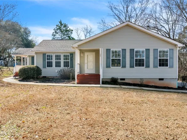 109 Pinewood Ln, Piedmont, SC 29673