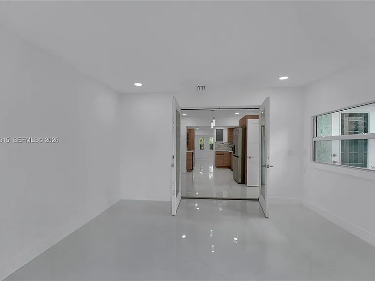 1137 SW 8th Ave — Photo 5