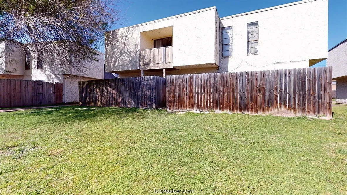 1 bed, 1.0 bath, 864 sqft, $775 — Photo 1