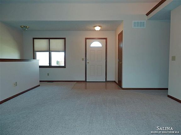 3rd image of 2503 Blakemoore Dr