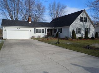 16 Smith St, Rouses Pt, NY 12979