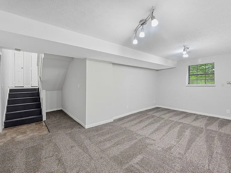 4321 Westwood Northern Blvd — Photo 32